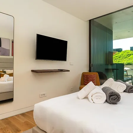 Savoy Monumentalis I By Madeira Dream 푼샬