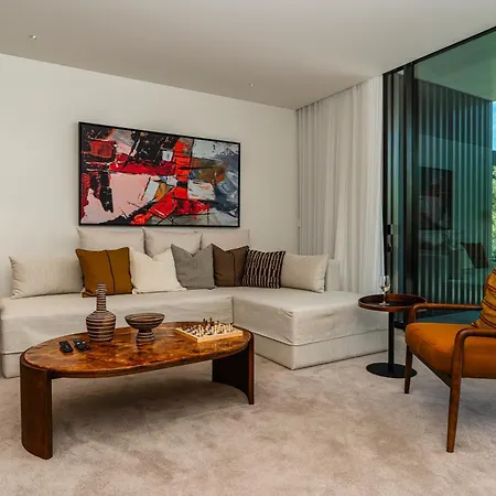 Savoy Monumentalis I By Madeira Dream * 푼샬