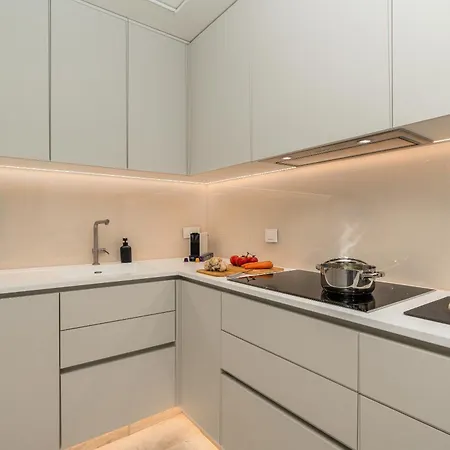 Savoy Monumentalis I By Madeira Dream *