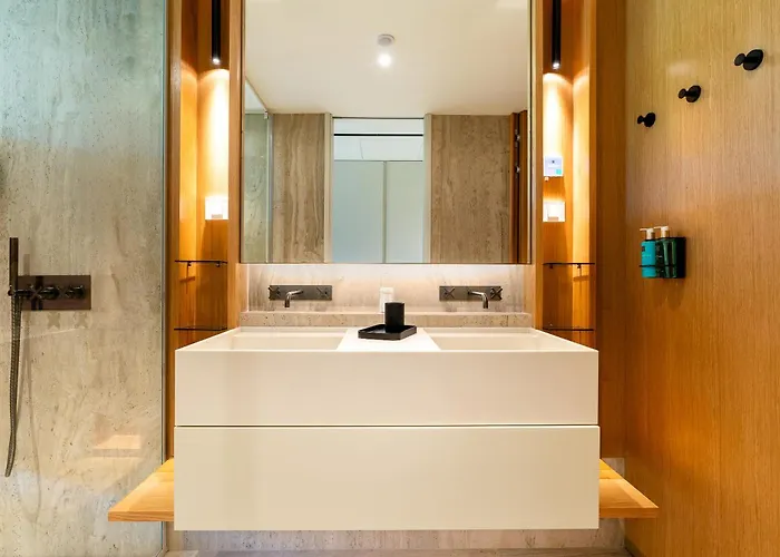 Savoy Monumentalis I By Madeira Dream 丰沙尔