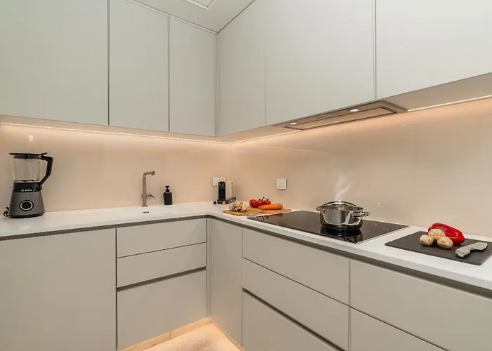 Savoy Monumentalis I By Madeira Dream *