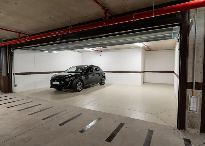 Savoy Monumentalis I By Madeira Dream *