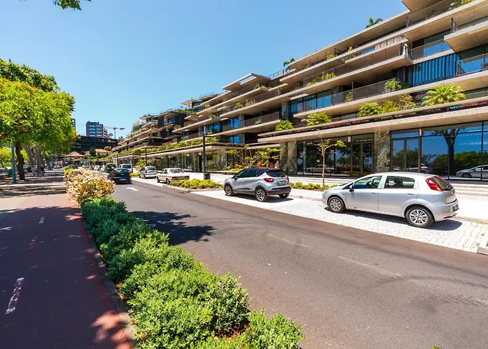 Savoy Monumentalis I By Madeira Dream *