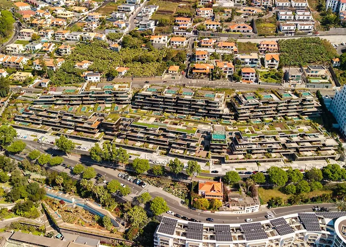 Savoy Monumentalis I By Madeira Dream アパート